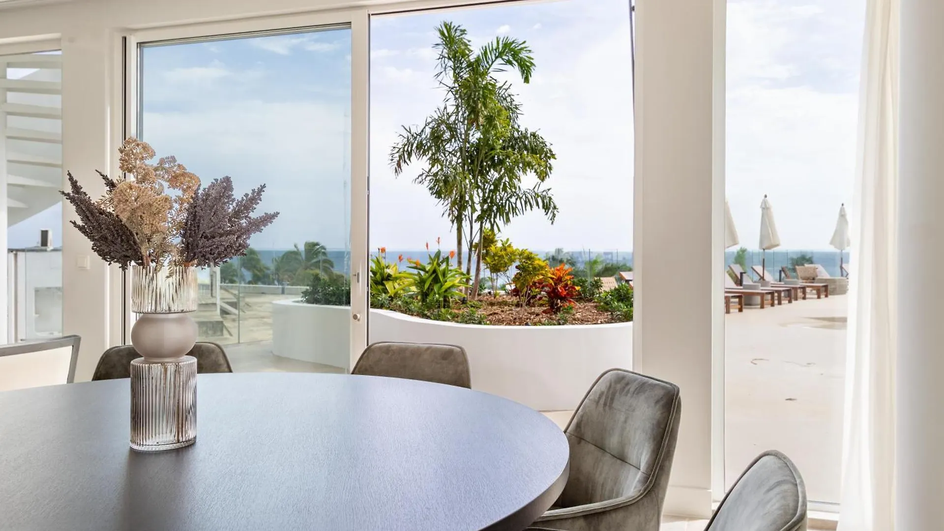 Luxe Penthouse Met Zeezicht En Directe Toegang Tot Zwembad En Strand Op Mambo Beach