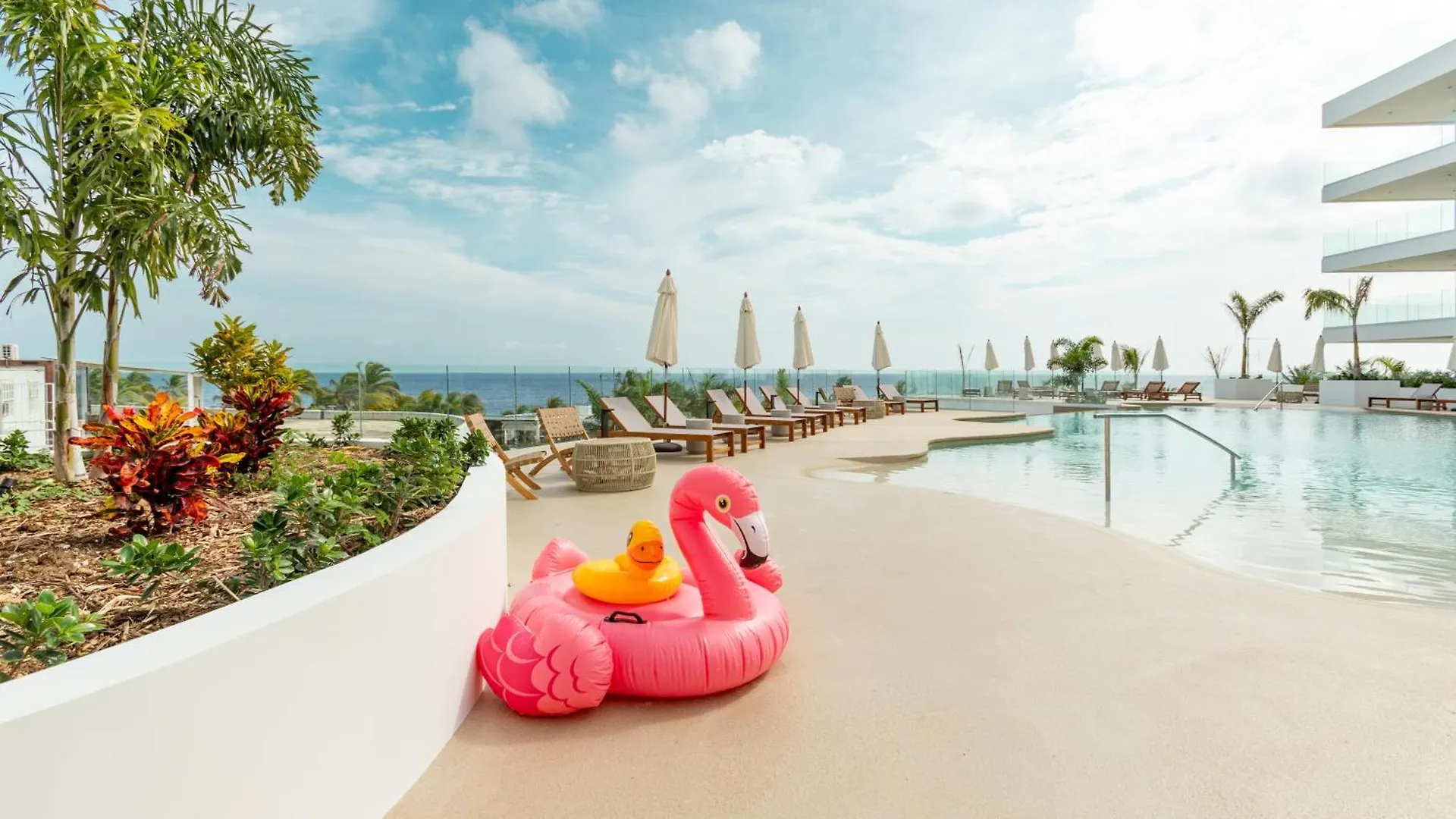 Luxe Penthouse Met Zeezicht En Directe Toegang Tot Zwembad En Strand Op Mambo Beach Curaçao
