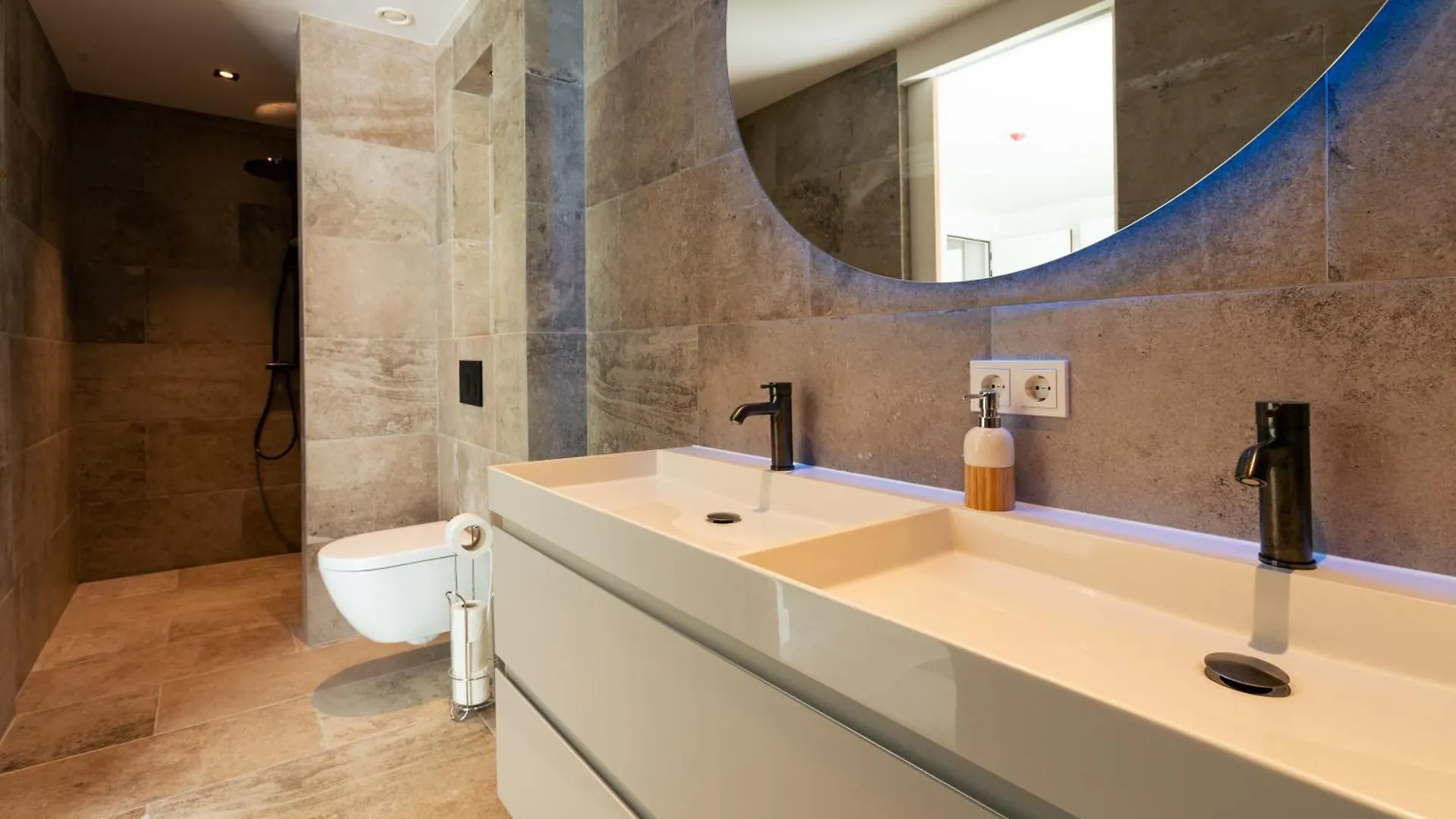 Luxe Penthouse Met Zeezicht En Directe Toegang Tot Zwembad En Strand Op Mambo Beach Appartamento Willemstad