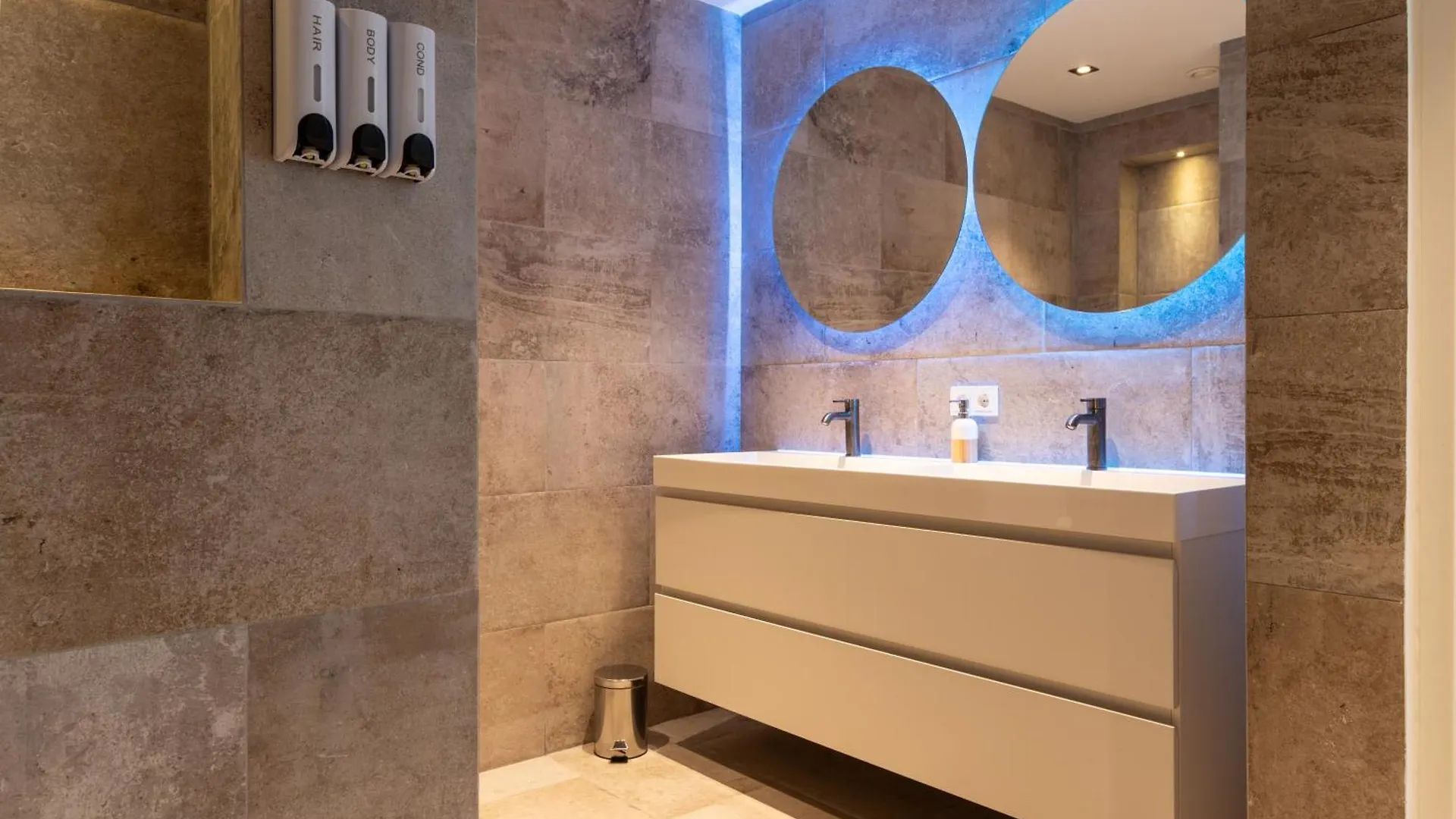 Luxe Penthouse Met Zeezicht En Directe Toegang Tot Zwembad En Strand Op Mambo Beach Willemstad