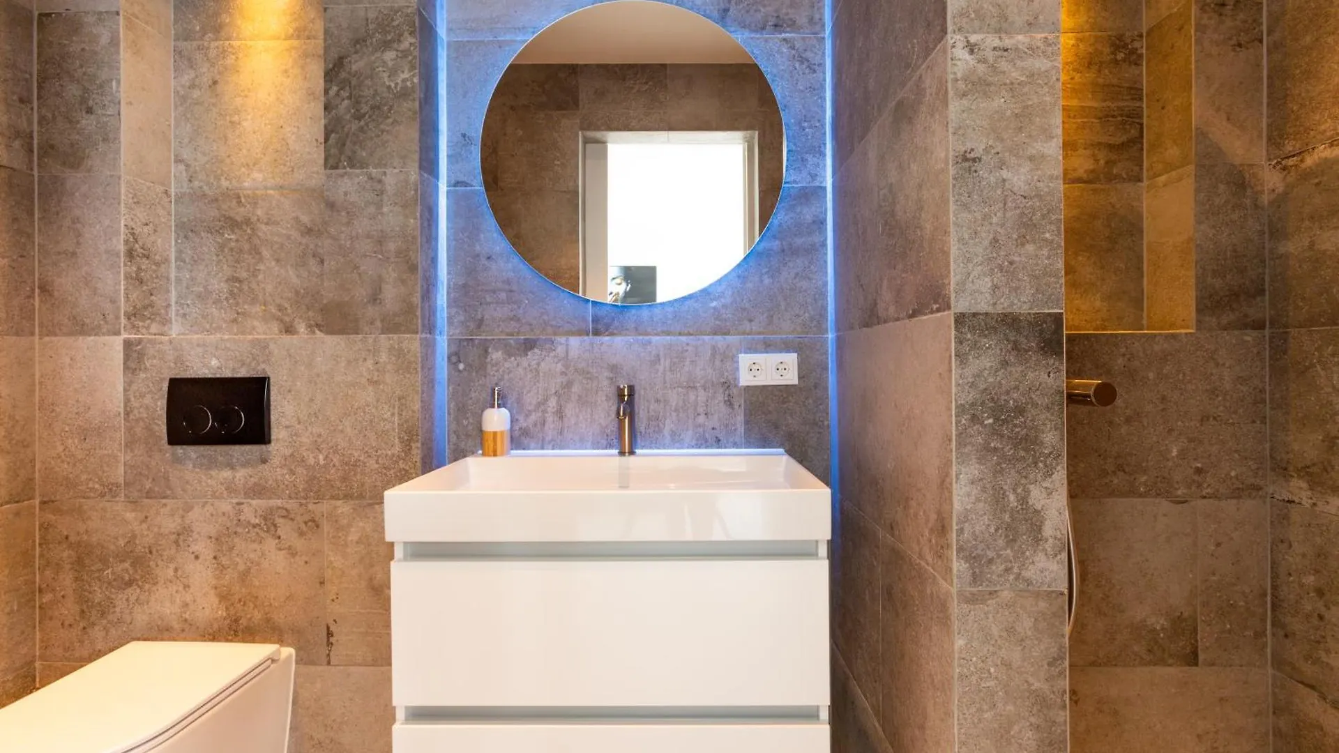 Appartamento Luxe Penthouse Met Zeezicht En Directe Toegang Tot Zwembad En Strand Op Mambo Beach Curaçao