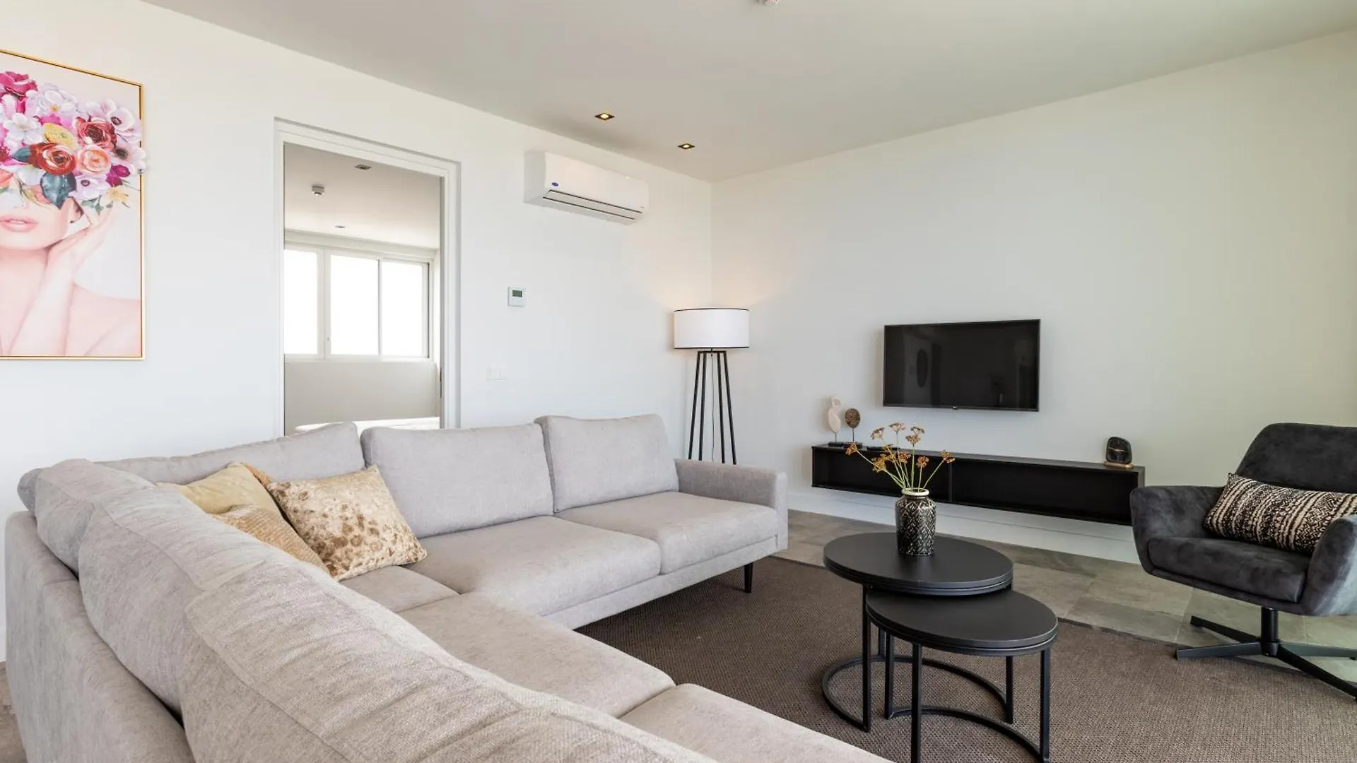 Luxe Penthouse Met Zeezicht En Directe Toegang Tot Zwembad En Strand Op Mambo Beach Curaçao