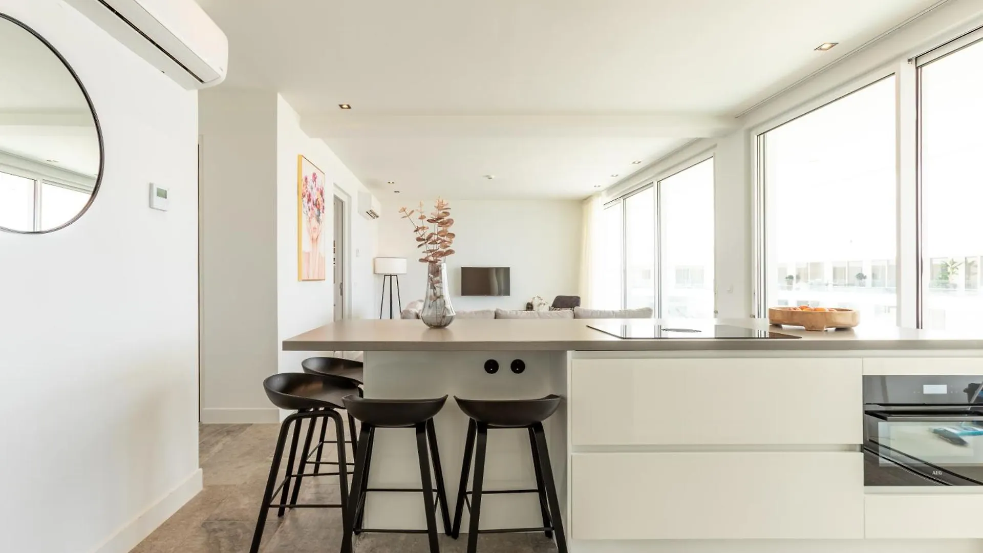 Luxe Penthouse Met Zeezicht En Directe Toegang Tot Zwembad En Strand Op Mambo Beach Curaçao