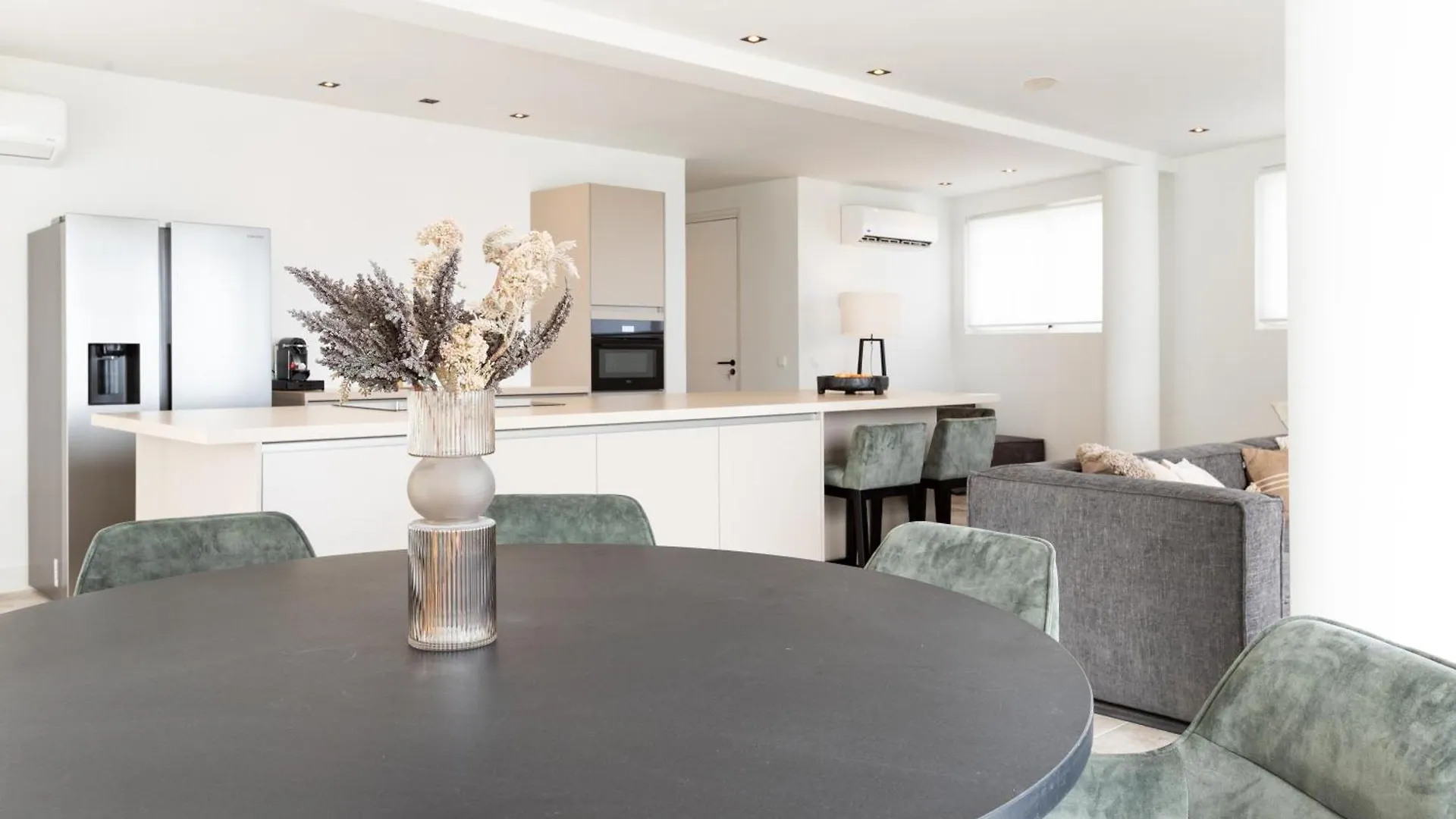 Apartment Luxe Penthouse Met Zeezicht En Directe Toegang Tot Zwembad En Strand Op Mambo Beach