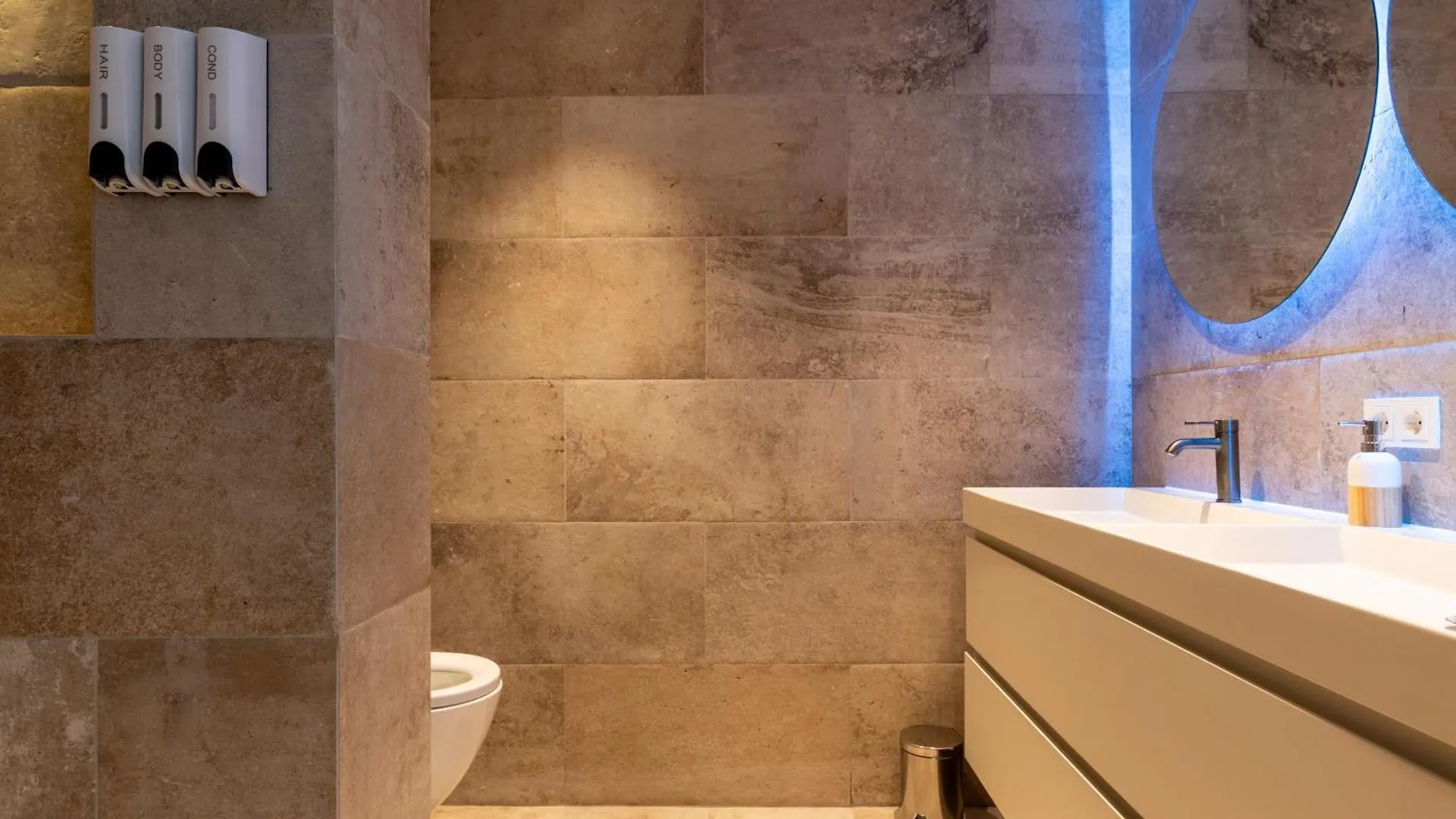 Apartment Luxe Penthouse Met Zeezicht En Directe Toegang Tot Zwembad En Strand Op Mambo Beach Curaçao