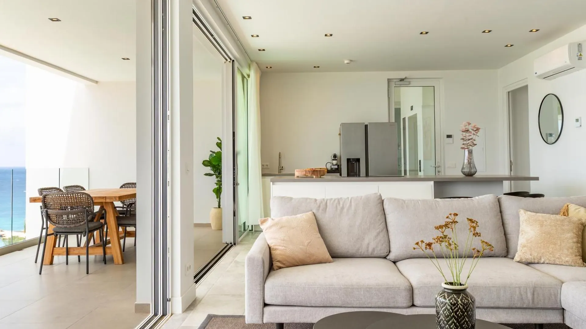 Apartment Luxe Penthouse Met Zeezicht En Directe Toegang Tot Zwembad En Strand Op Mambo Beach